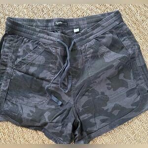 Signature Women's Camouflage Shorts - Gray